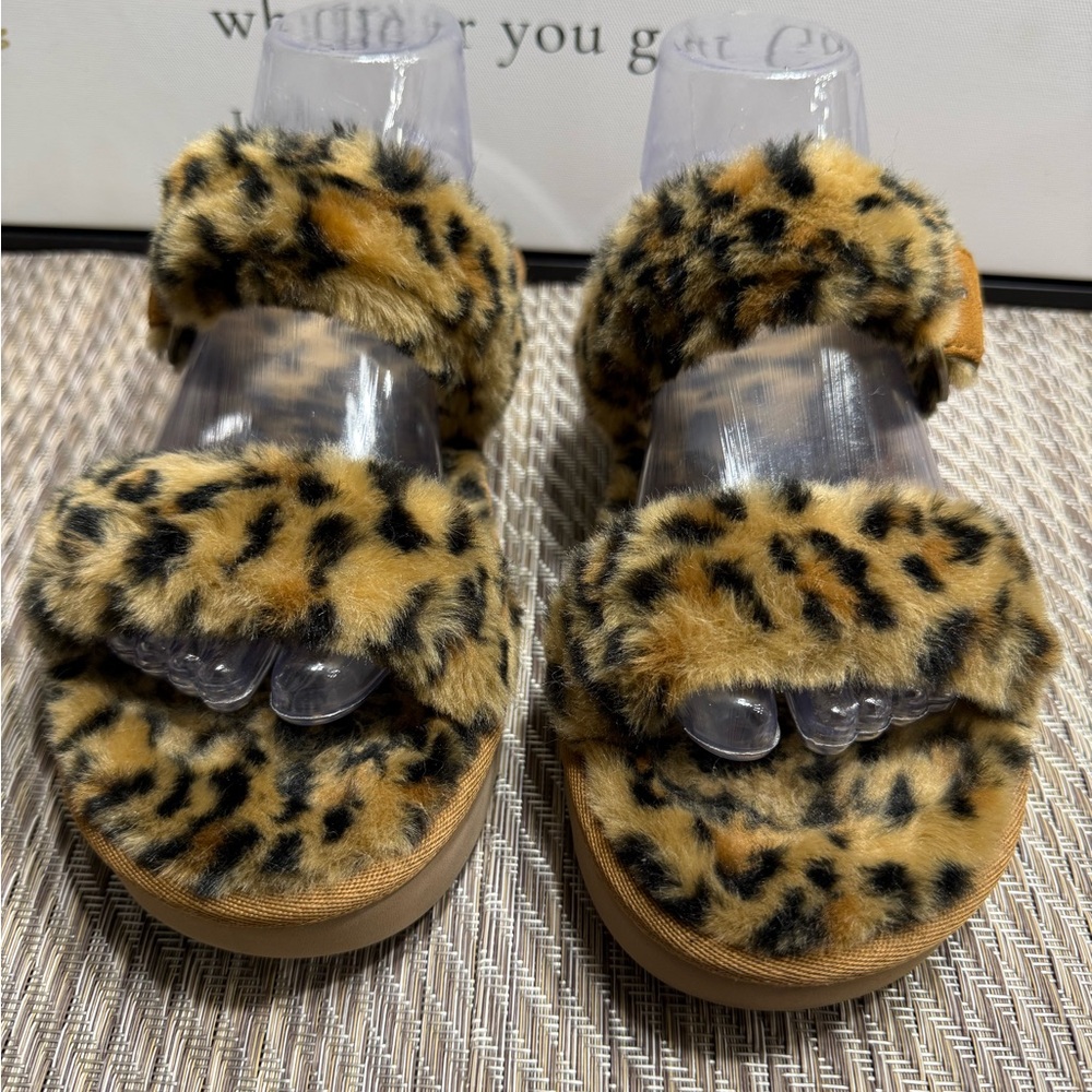 Koolaburra Furry Leopard Print Slippers Women SZ 8 Box4